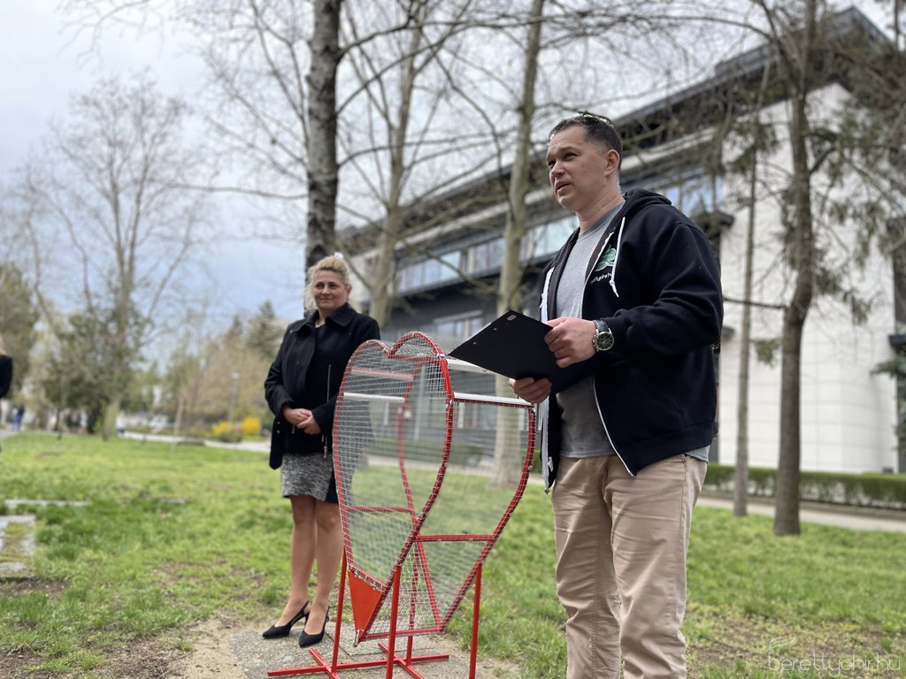 Kupakgyűjtő szívet avattak 09